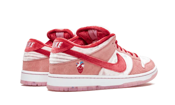 Nike SB Dunk Low StrangeLove Skateboards
- CT2552-800