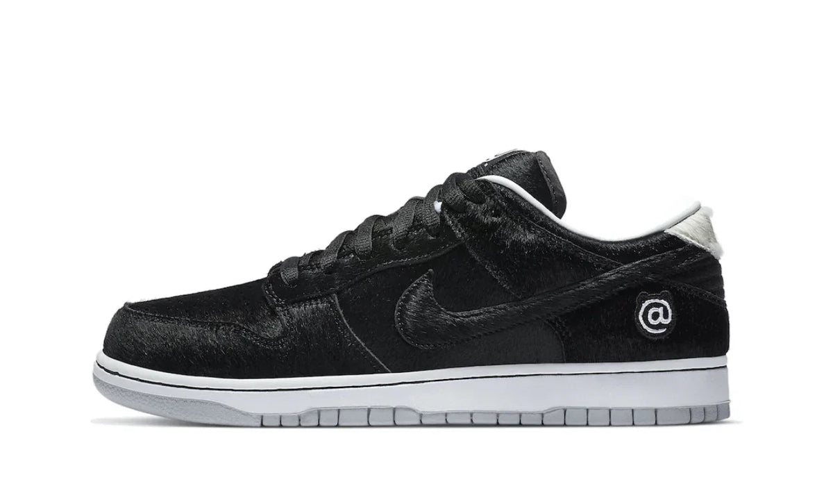 Nike SB Dunk Low Medicom Toy (2020)
- CZ5127-001