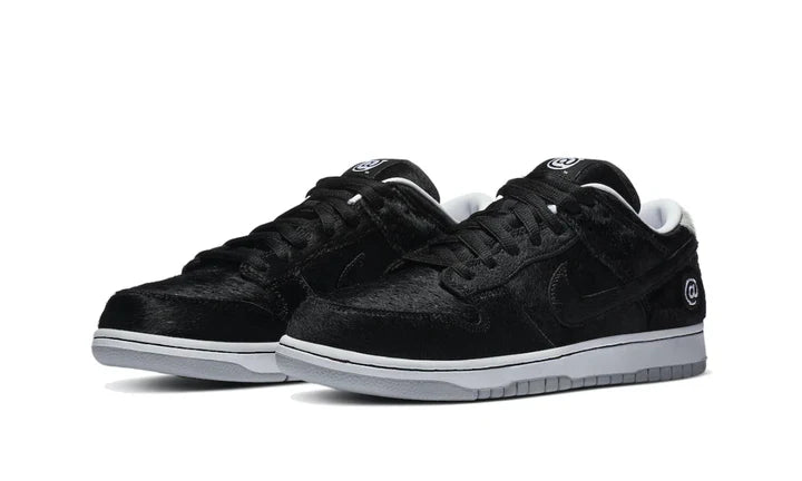 Nike SB Dunk Low Medicom Toy (2020)
- CZ5127-001