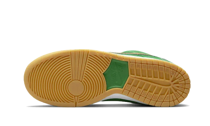 Nike SB Dunk Low Pro St. Patrick's Day (2022)
- BQ6817-303