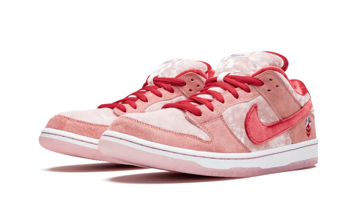 Nike SB Dunk Low StrangeLove Skateboards
- CT2552-800