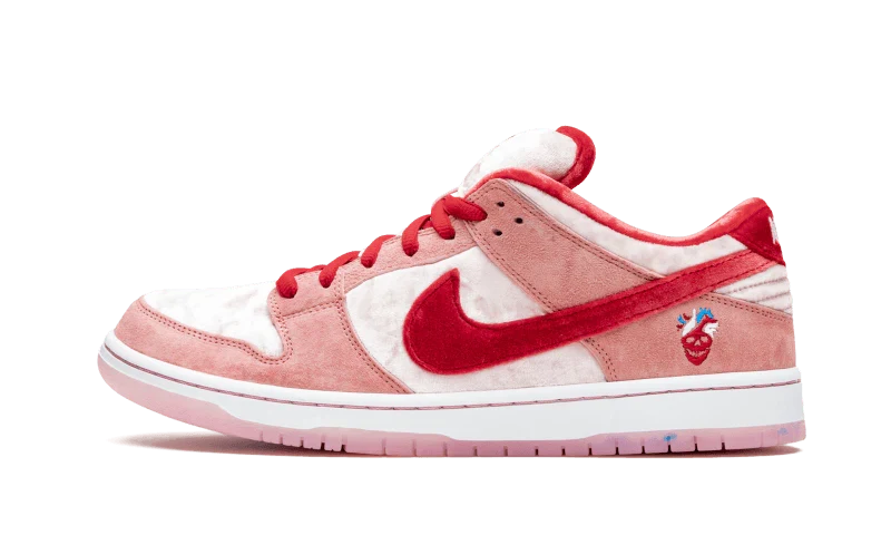 Nike SB Dunk Low StrangeLove Skateboards
- CT2552-800
